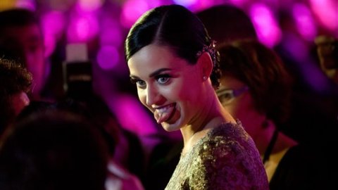 Katy Perry desembolsó 11.2 millones de dólares en una mansión de Hollywood