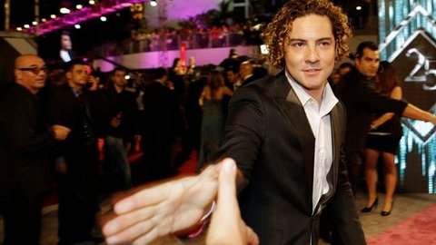 El cantante pidió respeto a su padre ex boxeador, ya que no se encuentra en las mejores condiciones de salud
