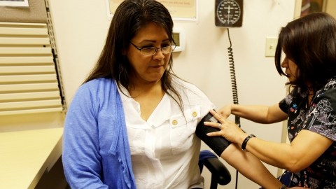 Las californianos tendrán más opciones para comprar un seguro médico para la nueva ley de seguro a bajo costo.