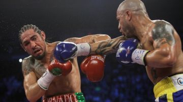 Antonio Margarito (izquierda) en su pelea con el puertorriqueño Miguel Angel Cotto, quien castigó al 'Tornado de Tijuana".