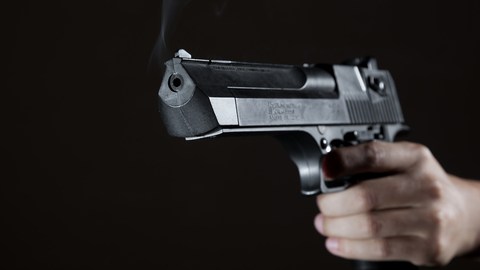El adolescente enfrenta cargos de agresión, intento de asesinato, entre otros.