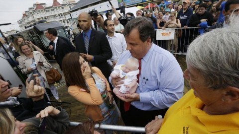 El gobernador Chris Christie y los residentes y comerciantes del sector celebraron este viernes la recuperación.