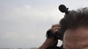 El expresidente de Guatemala Alfonso Portillo es escoltado por autoridades guatemaltecas hoy.