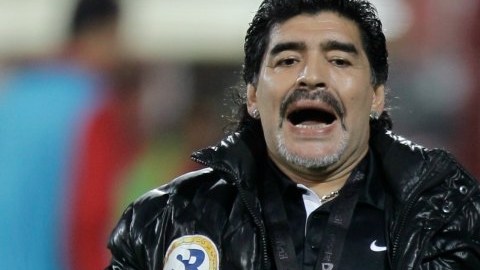 Maradona tiene interés por dirigir a los Rojinegros del Atlas