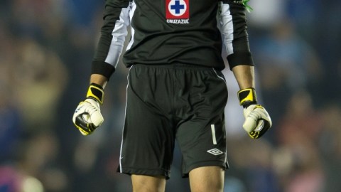 José de Jesús Corona es el arma principal de Cruz Azul para mantener segura su puerta hoy en la final ante América.