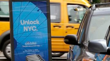 Residentes en edificios que al frente tienen una de las estaciones del servicio Citi Bike han demandado porque entienden que deprecia sus propiedades.