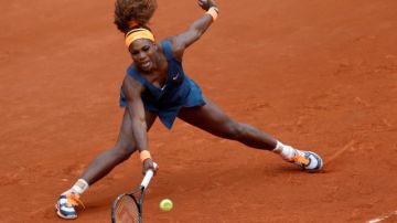 Serena Williams dijo que era una principiante en su práctica del francés tras su victoria de primera ronda en Roland Garros.