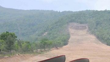 Kim Jong Un, dando intrucciones al Ejército del Pueblo en Massik Pass.