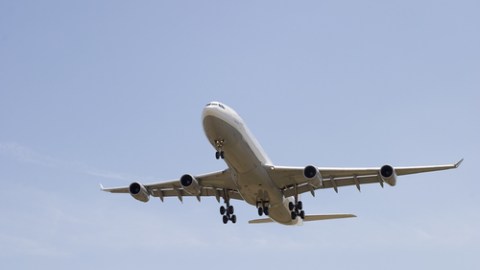 Debido a la emergencia, el avión aterrizó 9 minutos después de lo estipulado.