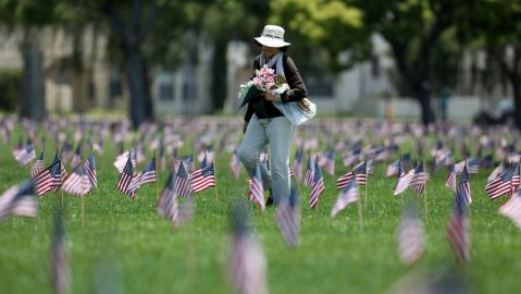 En honor de los militares fallecidos en combate.