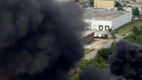 Vista general de la explosión provocada tras el choque.