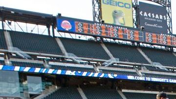 Rivera fue ovacionado en todo momento por los aficionados rivales.