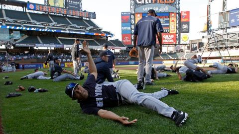 Rivera fue ovacionado en todo momento por los aficionados rivales.