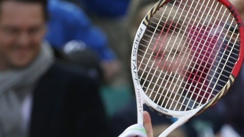Federer avanzó sin dificultad a tercera ronda.