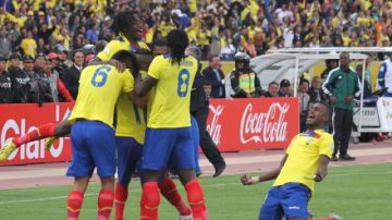 Los ecuatorianos festeja la victoria 4-1 ante Paraguay que los ubica en el segundo lugar de las eliminatorias sudamericanas.