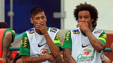 Marcelo y Neymar durante un entrenamiento de la 'verdeamarelha' en Río de Janeiro.