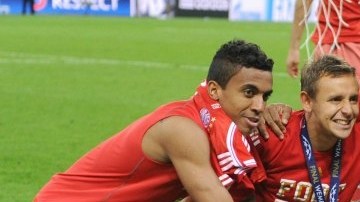 Los jugadores brasileños Luiz Gustavo y Dante disputarán la Confederaciones