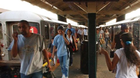 El tren 1 sigue suspendido entre las estaciones de la calle 96 y la calle 137 en ambas direcciones.