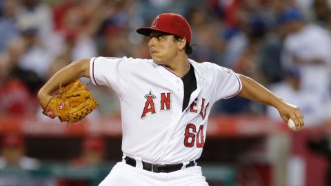 Jason Vargas lanzó siete sólidas entradas y terminó mayo invicto.