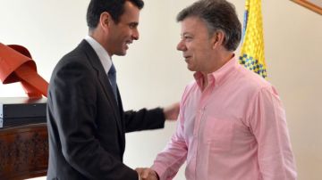 Una polémica se ha desatado por la reunión entre el excandidato Henrique  Capriles y el presidente  Juan Manuel Santos.