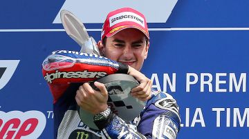 El español ganó el Moto GP de Italia, su tercera victoria consecutiva en la carrera.