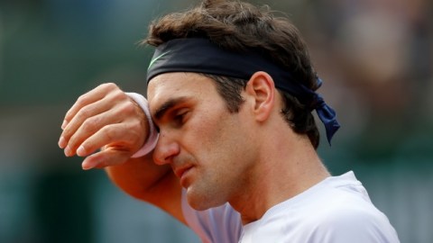 Roger Federer sudó lo indecible para superar al francés Gilles Simon.