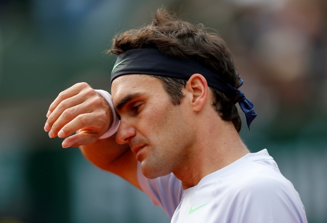 Roger Federer sudó  lo indecible para  superar al francés Gilles Simon.