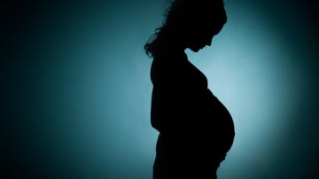 La ley estatal actual sólo permite abortar más tarde de las 24 semanas de embarazo si la vida de la madre está en serio peligro.