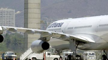 En la imagen, un avión de la aerolínea alemana Lufthansa, en el aeropuerto internacional de Río de Janeiro