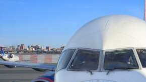 El avión tenía previsto viajar de Nueva York a Atlanta y salió finalmente con 45 minutos de retraso debido al incidente.
