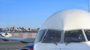 El avión tenía previsto viajar de Nueva York a Atlanta y salió finalmente con 45 minutos de retraso debido al incidente.