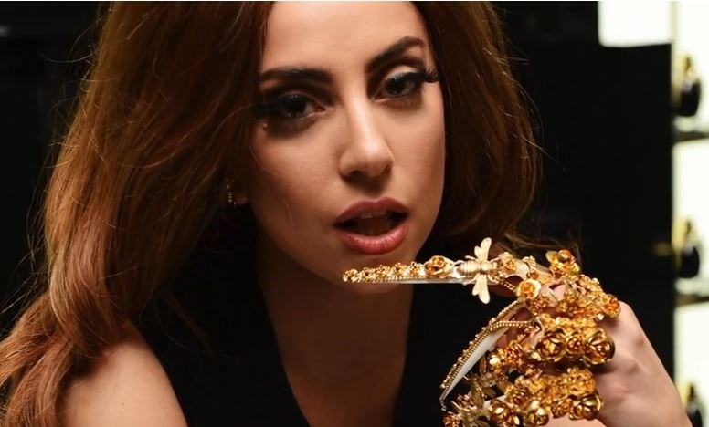 Fan compra uña de Lady Gaga en $12,000 - El Diario NY