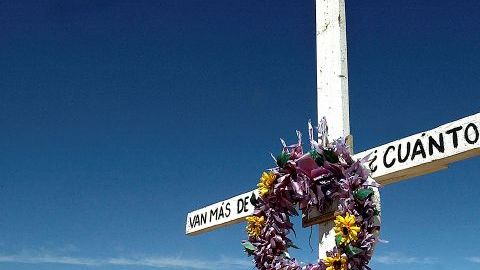 La carretera de peaje de Altar, Sonora a Sasabe, Sonora, en México se utiliza con frecuencia para transportar migrantes que esperan cruzar la frontera y entrar en Estados Unidos.