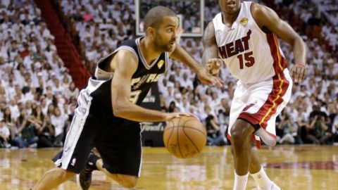 Junto a Chalmers otros cuatro jugadores tuvieron números de dos dígitos.