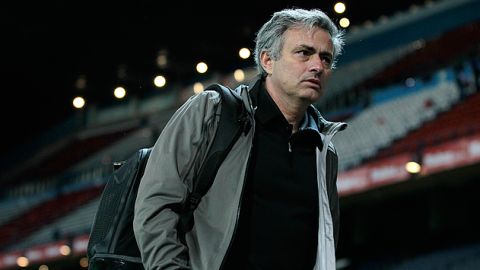 Roman Abramovich evitó que el entrenador de categorías inferiores Michael Emenalo, se vaya del club pese a no llevarse con el recién llegado técnico portugués,José Mourinho.