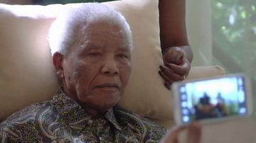 Nelson Mandela tres semanas después de haber sido dado de alta del hospital, volvió a ingresar afectado por una fuerte recaída.