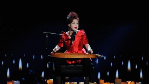 Lauper, emocionada, agradeció a Broadway la oportunidad de colaborar en su primer obra teatral.