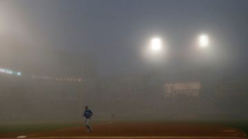 La neblina se presentó en el parque de pelota.