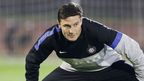 Javier Zanetti jugará una temporada más con el Inter.