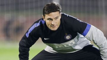 Javier Zanetti jugará una temporada más con el Inter.