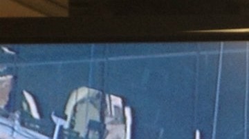 Imagen tomada de la tele y que muestra a los obreros atrapados en Manhattan.