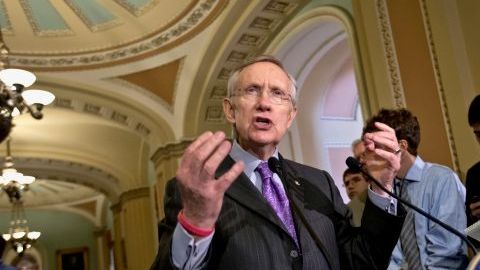 "Quiero que el proceso de enmiendas sea lo más abierto posible", dijo el líder de la mayoría en el Senado Harry Reid (D-NV).