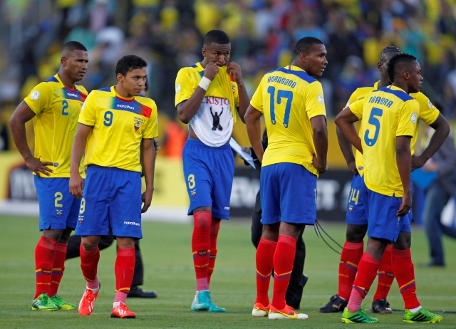 La selección de Ecuador se marcha cabizbaja tras ceder un empate en su casa ante Argentina.