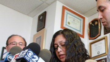 Los padres de Ariel Russo, Sofía y Alan, durante la conferencia de prensa que ofrecieron ayer en Brooklyn.