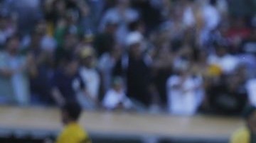 Mariano Rivera sale del campo derrotado, una imagen poco vista en 19 años.