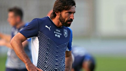 El jugador de la selección italiana Andrea Pirlo participa en un entrenamiento hoy, viernes 14 de junio de 2013, en la cancha anexa del Estadio Olímpico João Havelange en Río de Janeiro