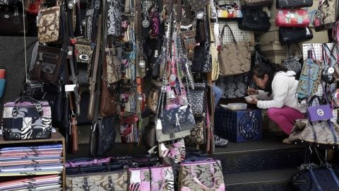 Incierto el futuro de la medida contra quienes comprar artículos falsos.