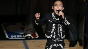 Julián Castro se encargó de presentar a de la Cruz como un ejemplo para los jóvenes por su talento.