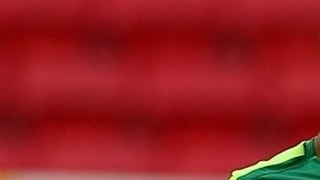 El jugador brasileño Neymar participa en un entrenamiento en el Estadio Nacional de Brasilia Mane Garrincha