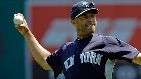 Gracias a frenada de Mariano Rivera, los Yankees de Nueva York frenaron una racha de cinco derrotas consecutivas al vencer el domingo 6-5 a Los Angeles.
